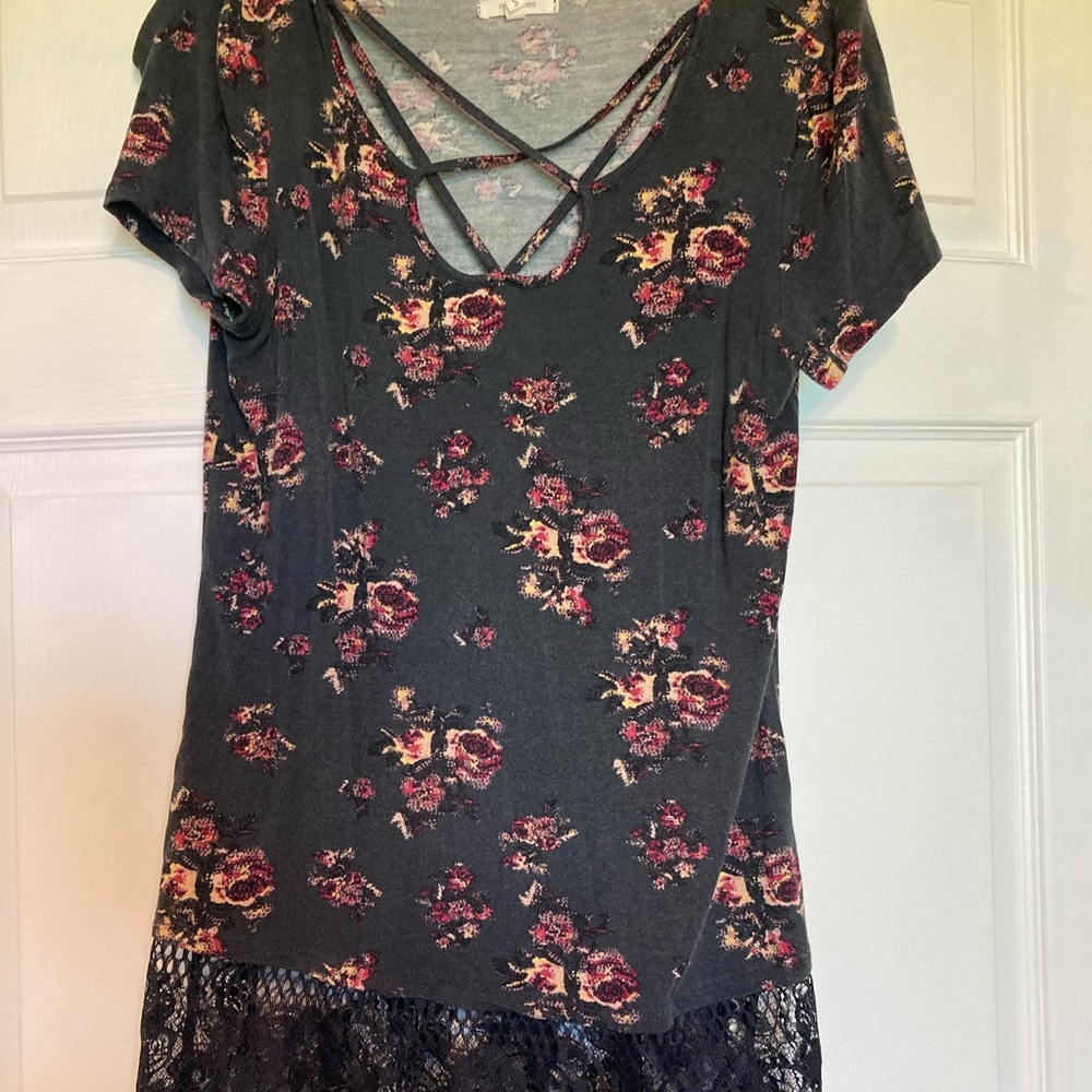 Maurice’s black flower top size small